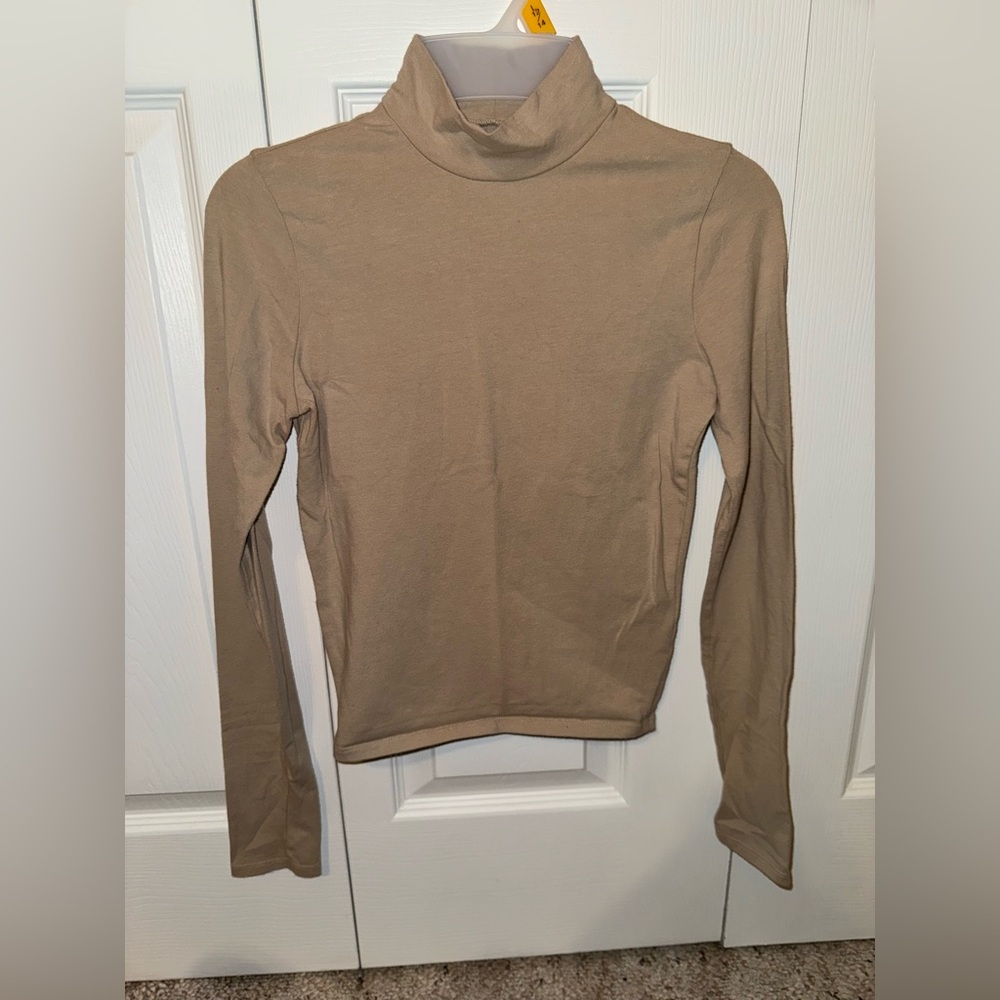 Hollister Beige Must-Have Turtle Neck